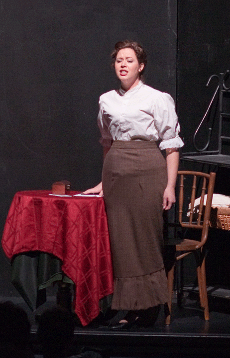 Inge singing